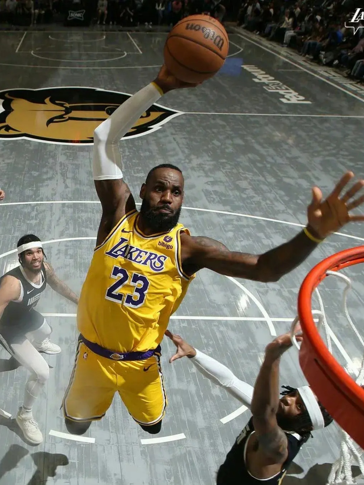 弗赖堡客场击败云达不莱梅，取得关键胜利的简单介绍