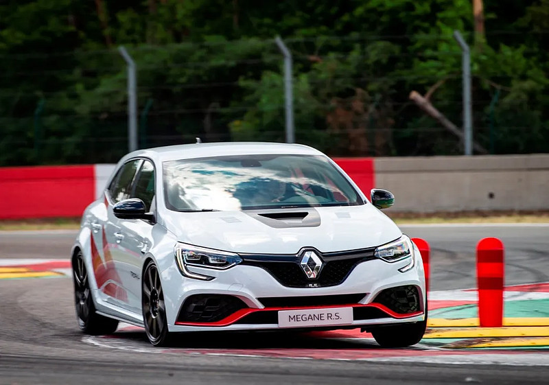 索伯车队绝杀梅赛德斯，阿隆索刷新纪录的简单介绍