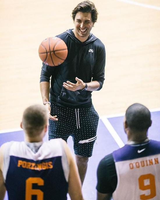 中国队横扫法国队，波尔惊艳四座的简单介绍